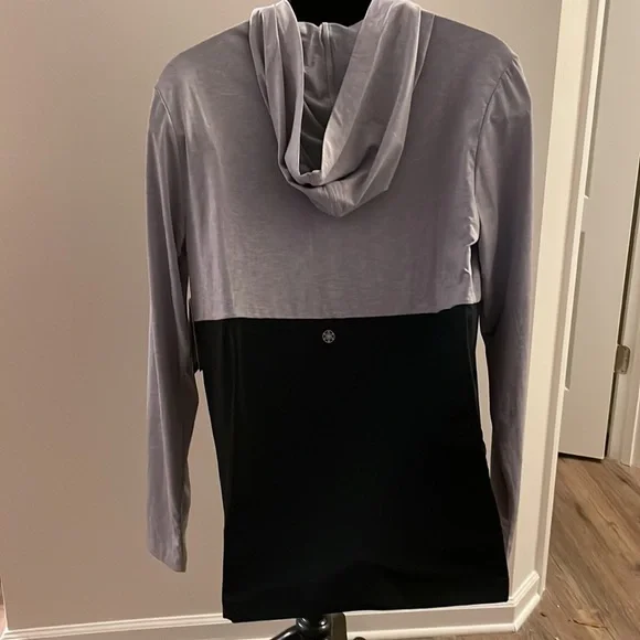 NWT GAIAM Fitness Slim fit hooded athletic shirt size - L - Picture 2 of 5